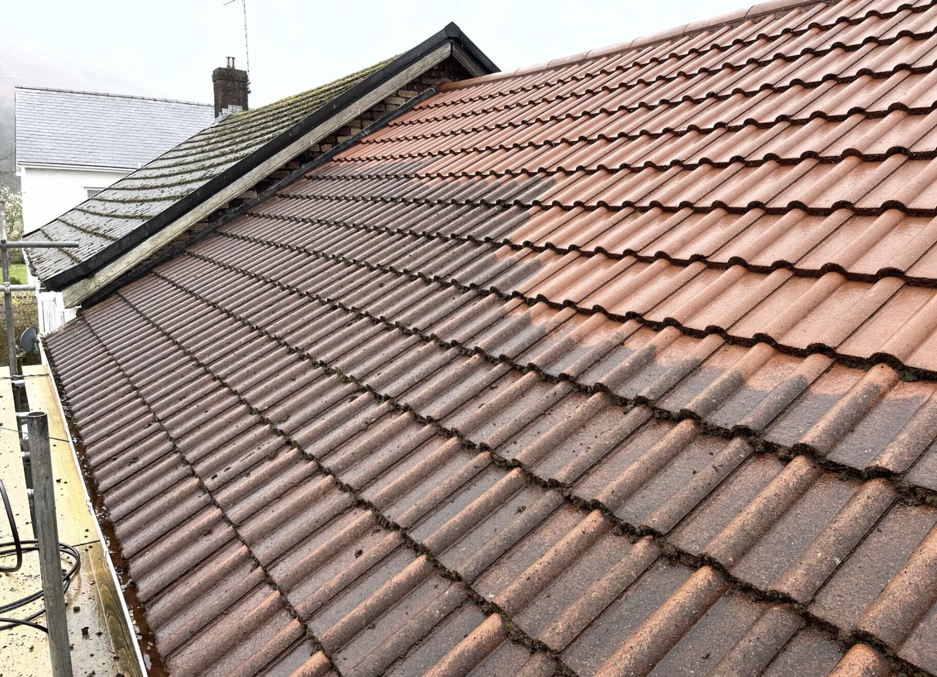 low pressure roof cleaning